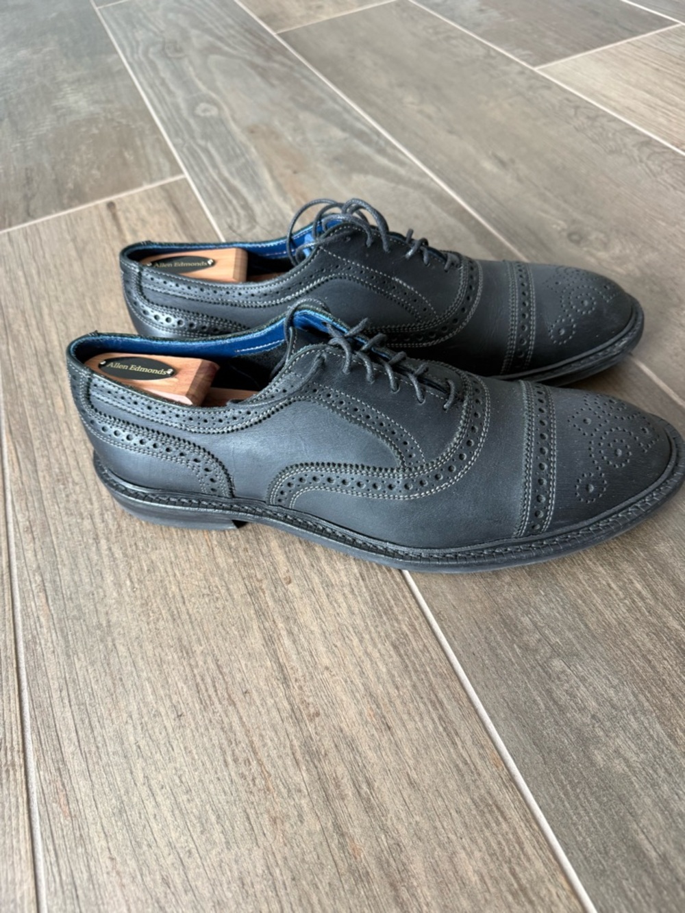 Allen Edmonds Oxford Men’s Shoes - Picture 2 of 6